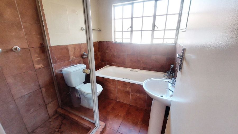2 Bedroom Property for Sale in Vaalpark Free State